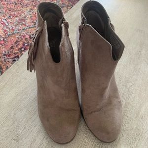 Gray / Tan suede ankle booties
